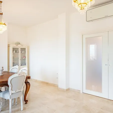 Vintage Maison, Panoramic View *